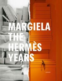 Book cover of Margiela. The Hermès Years, with a stack of white boxes. by Lannoo Publishers.