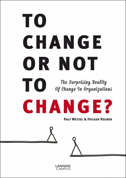 Two stick figures at the end of a line, on white cover of 'To Change or Not to Change, The Surprising Reality of Change in Organizations', by Lannoo Publishers.