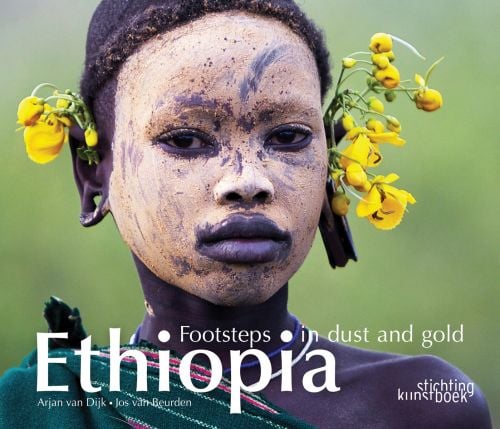 Landscape book cover of Ethiopia, Footsteps in Dust and Gold, with a young African girl wearing beige face paint yellow flowers around her ears. Published by Stichting.