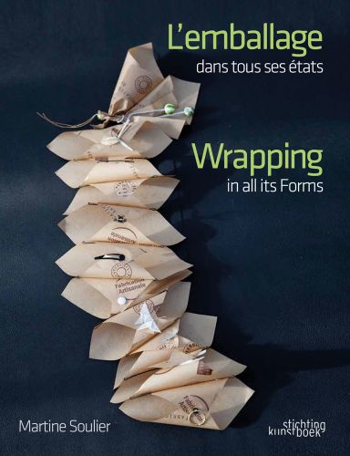 Book cover of Martine Soulier's Wrapping in all Its Forms, with a train of rolled brown paper fastened together. Published by Stichting.
