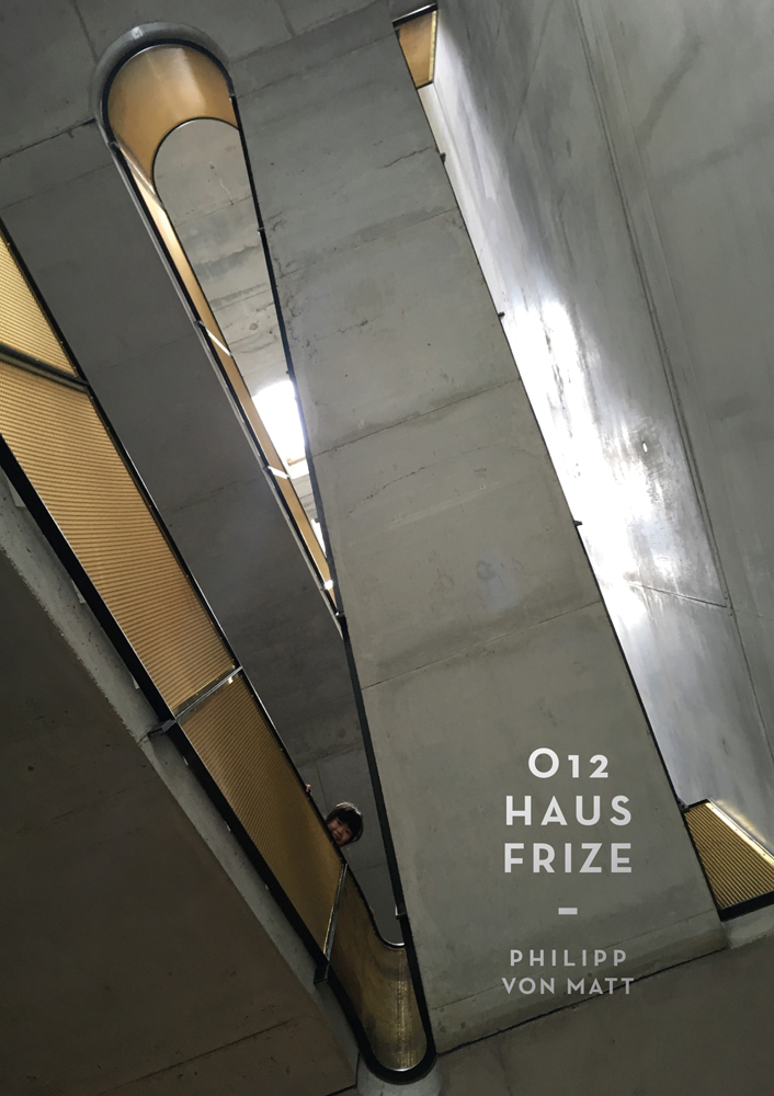 Book cover of O12 - Haus Frize, with low-angle shot of modern curved staircase, with face staring over bannister. Published by Verlag Kettler.