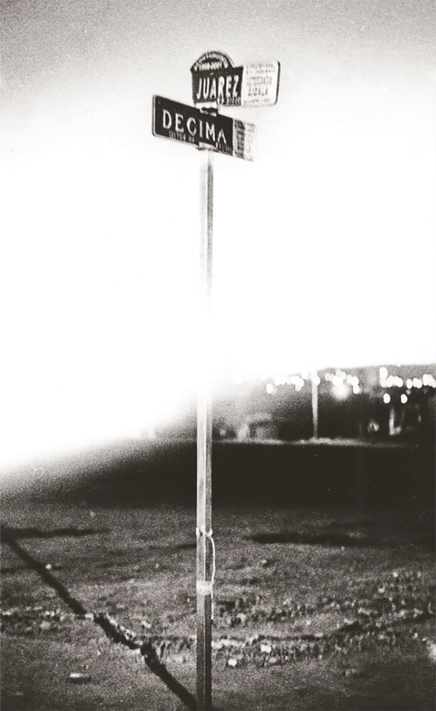 Book cover of Ciudad Juárez, with a lone sign post to Juárez. Published by Seltmann Publishers.