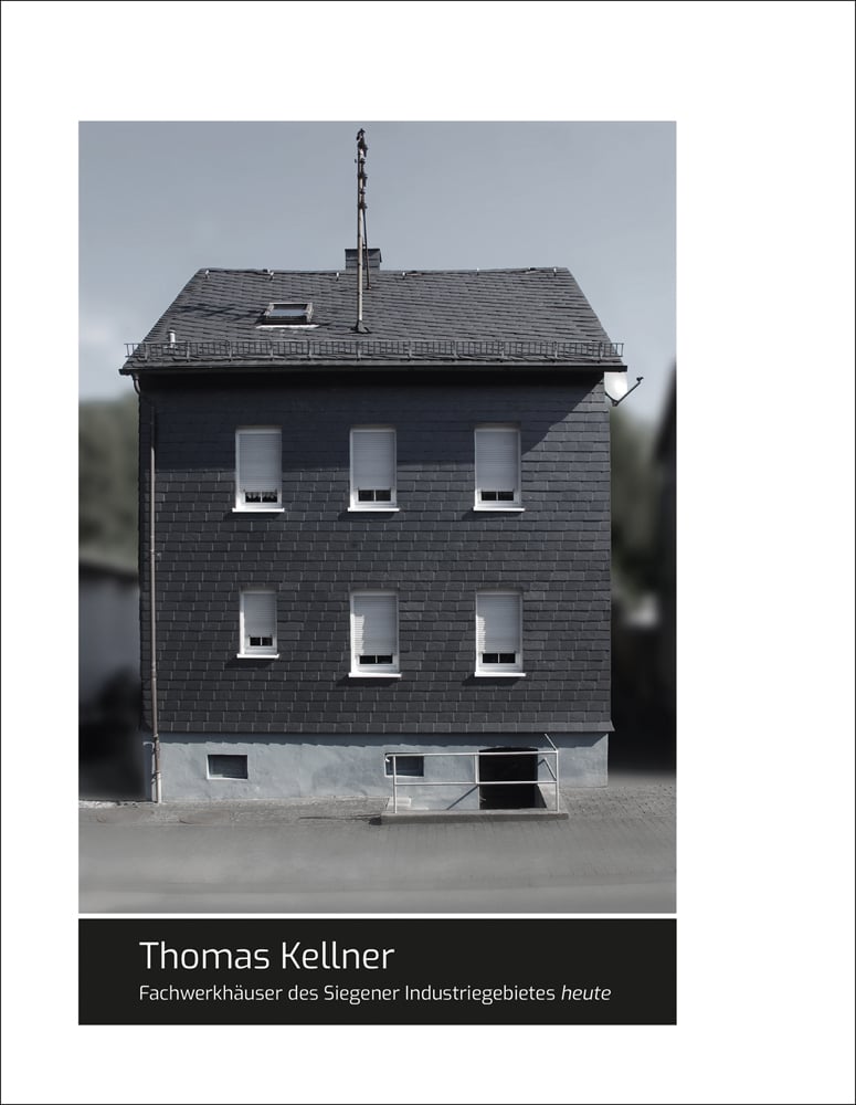 Book cover of Fachwerkhäuser: von Thomas Kellner, with a black slate-facade house. Published by Seltmann Publishers.