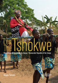 African male being carried on sedan chair by 4 African men of The Tshokwe, Les The Tshokwe in yellow font to centre of cover.