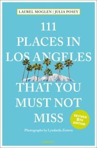 Book cover of 111 Places in Los Angeles That You Must Not Miss, with a row of palm trees with mountain behind. Published by Emons Verlag.