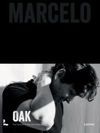 Book cover of Oak. Marcelo, featuring Michelin star Chef Marcelo Ballardin leaning forward with right hand on back of neck. Published by Lannoo Publishers.