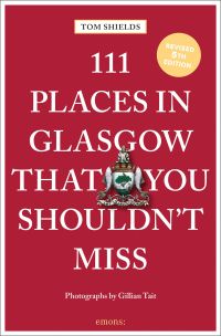 Coat of arms of Glasgow near centre of raspberry cover of '111 Places in Glasgow That You Shouldn't Miss', by Emons Verlag.