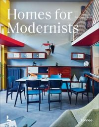 Book cover of Homes for Modernists, featuring an interior with animal print covered chairs, on white and terracotta rug. Published by Lannoo Publishers.
