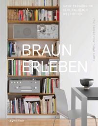 Book cover of Braun erleben (Experience Braun): ganz persönlich, rein fachlich, weltoffen (quite personal, purely professional, cosmopolitan), with shelving full of books. Published by Avedition Gmbh.