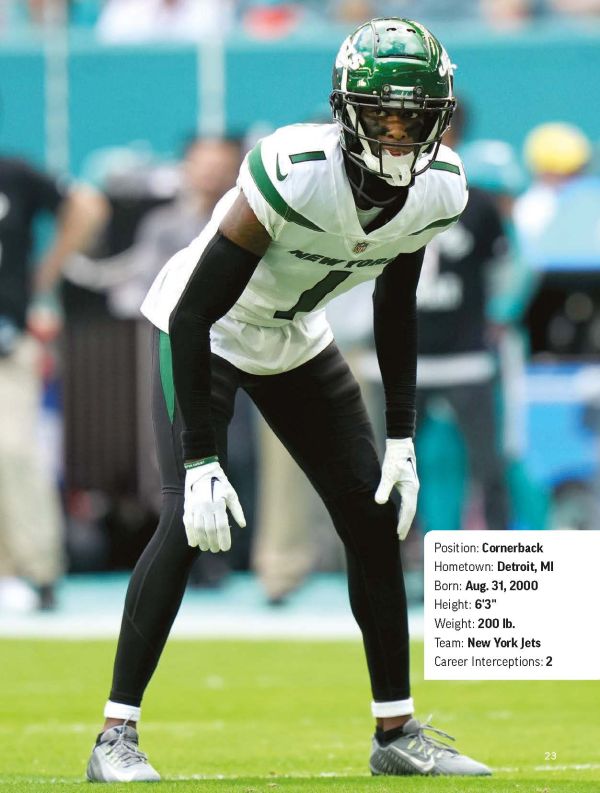 Book cover of Stars of the NFL, with three American footballers, including Patrick Mahomes, in action on the pitch. Published by Abbeville Press.