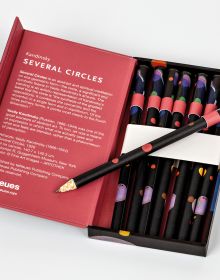 Pen box of Vasily Kandinsky, Several Circles 8-Pen Set, featuring Vasily Kandinsky’s abstract artwork titled 'Several Circles'. Published by teNeues Stationery.