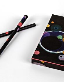 Pen box of Vasily Kandinsky, Several Circles 8-Pen Set, featuring Vasily Kandinsky’s abstract artwork titled 'Several Circles'. Published by teNeues Stationery.