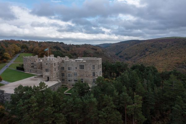 Book cover of Clive Aslet's Sir Edwin Lutyens: Britain’s Greatest Architect? with a sketch of the architect. Published by Triglyph Books.