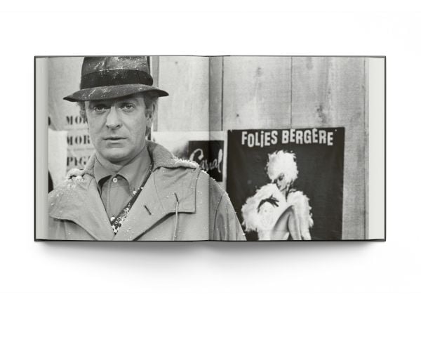 Book cover of 'Michael Caine, Photographed by Terry O'Neill, featuring the actor staring seriously at the camera, from the 1966 film 'Funeral in Berlin'. Published by ACC Art Books.