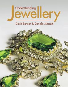 Book cover of Understanding Jewellery, with a diamond and peridot green brooch. Published by ACC Art Books.