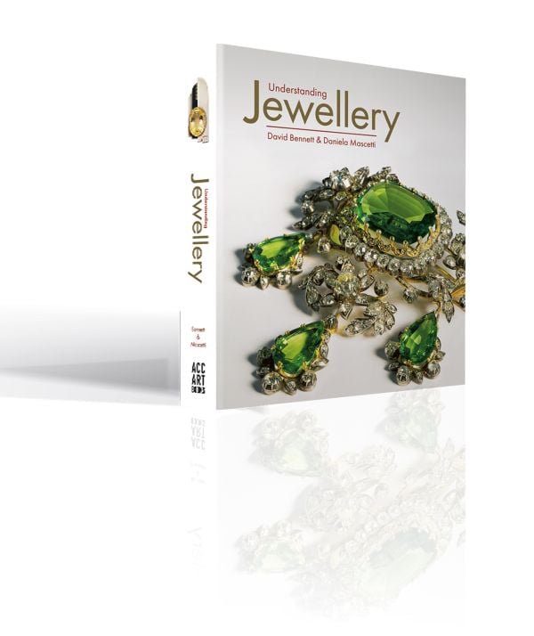 Book cover of Understanding Jewellery, with a diamond and peridot green brooch. Published by ACC Art Books.