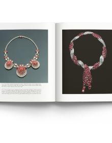 Book cover of Understanding Jewellery, with a diamond and peridot green brooch. Published by ACC Art Books.