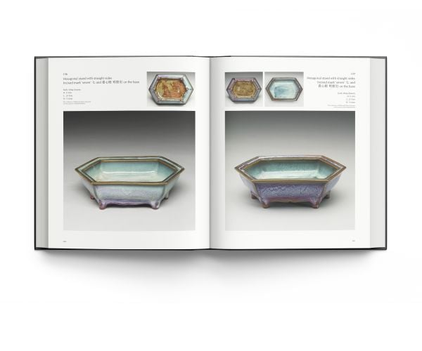 Book cover of Dazzling Official Jun Wares. Published by ACC Art Books.