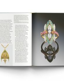 Collection of antique jewelry pieces on sage cover of 'The Modern Guide to Antique Jewellery, Beth Bernstein', by ACC Art Books.