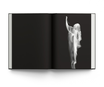 Book cover of Memory of Light, Steen Evald, with a blurred female nude in movement. Published by ACC Art Books.