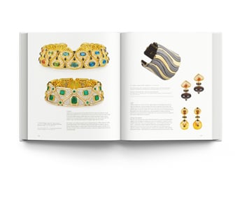 Book cover of Women Jewellery Designers, featuring an aquamarine and diamond necklace from 1930s. Published by ACC Art Books.