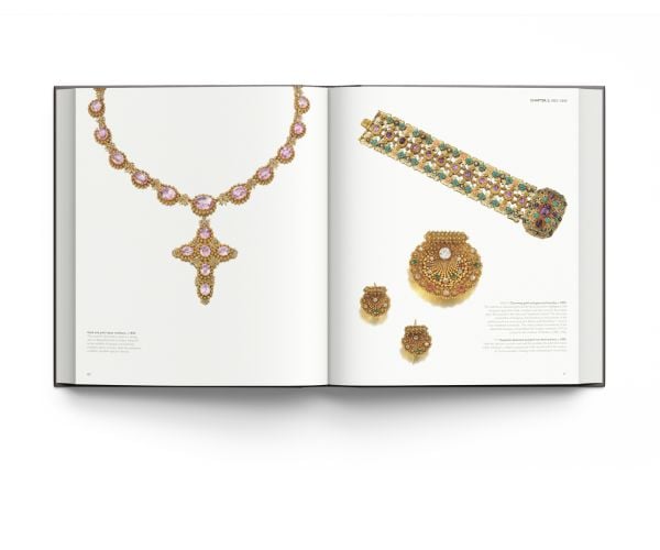 Book cover of The Age of Grandeur, featuring a diamond and sapphire necklace. Published by ACC Art Books.