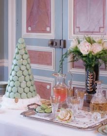 Box cover of Ladurée Macarons, The Recipes, with colorful macarons. Published by ACC Art Books.