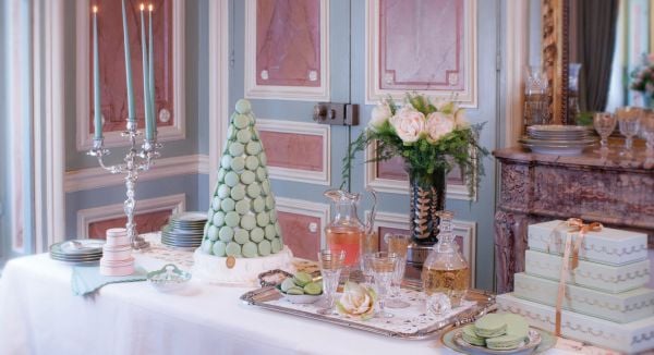 Box cover of Ladurée Macarons, The Recipes, with colorful macarons. Published by ACC Art Books.