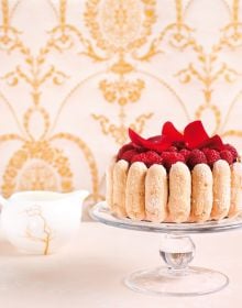 Ring of acorns and leaves on cover of 'Ladurée Sucré , The Recipes', by ACC Art Books.