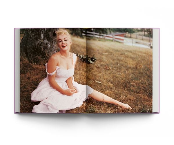 Book cover of Terry Newman's Marilyn Monroe Style, with the American actress smiling at camera. Published by ACC Art Books.