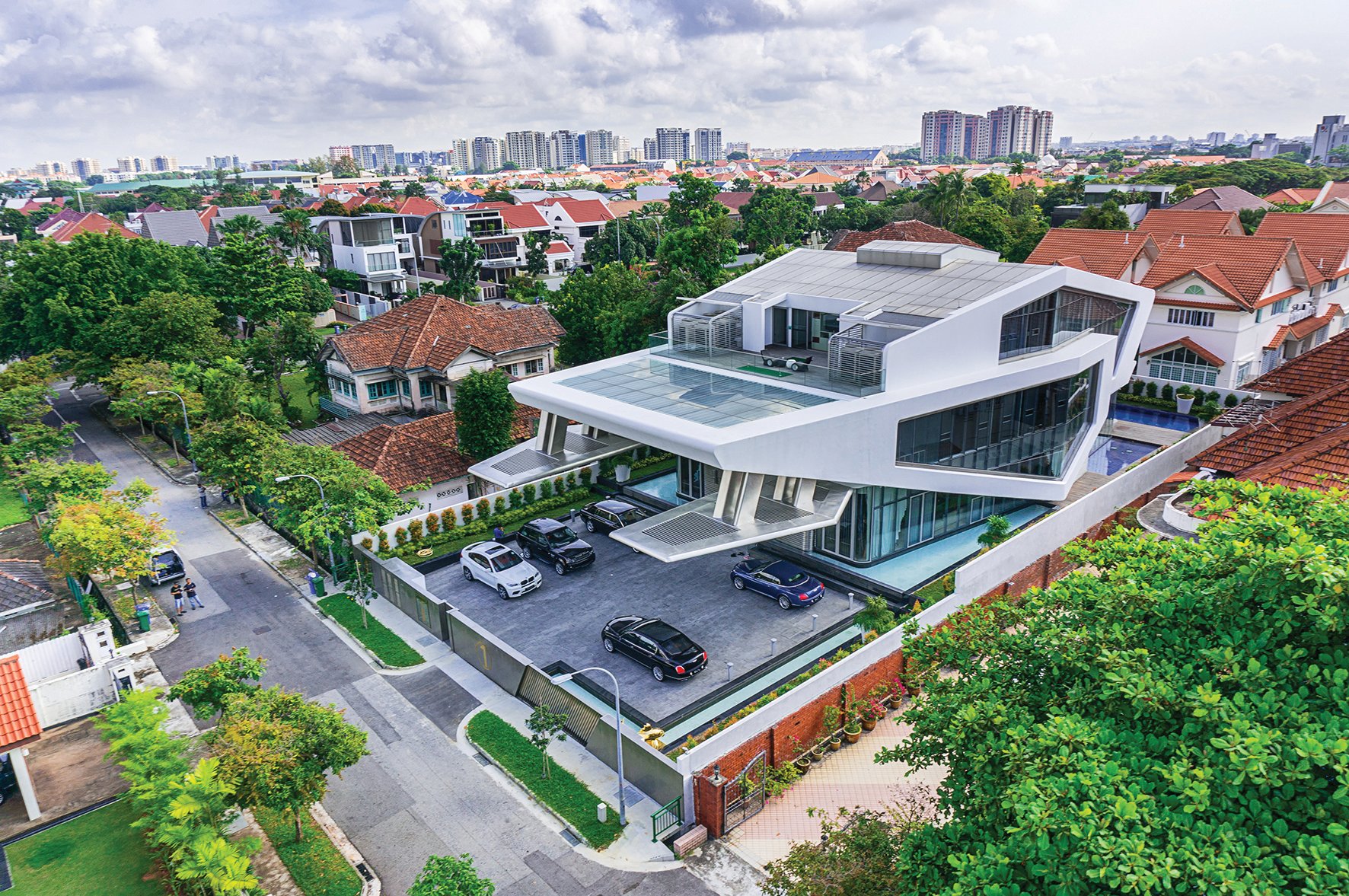 Book cover of Mercurio Design Lab: Italian Design in Asia, featuring a luxury residential building 'Villa Vento', with a swimming pool. Published by Images Publishing.