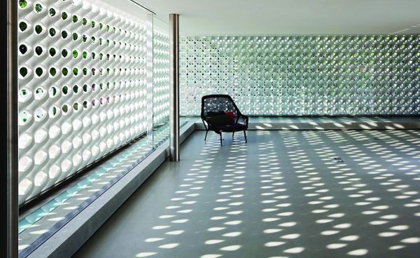 Book cover of Still Facing Infinity: Sculpture by Erwin Hauer, featuring a large-scale black sculpture. Published by Images Publishing.