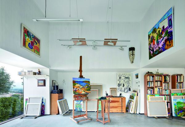 Book cover of Creative Spaces for Creative Ideas, with an artist sitting in wooden studio, with tree hammock in foreground. Published by Images Publishing.