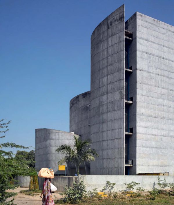 matharoo associates in white font to lower edge of yellow cover by images publishing.