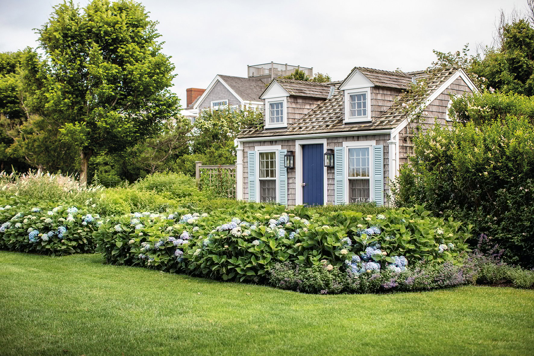 Book cover of Nantucket: Classic American Style 30 Miles Out to Sea. Published by Images Publishing.