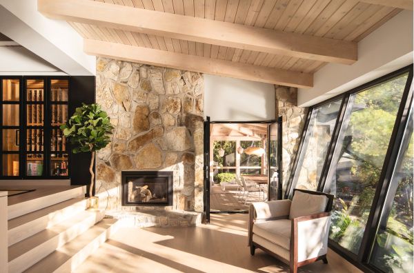 Book cover of Northern Hideaways, featuring a modern house with a flat roof of moss, poking out of the Canadian forest, with lake behind. Published by Images Publishing.