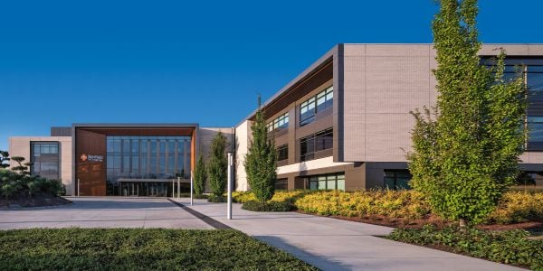 Book cover of Robert L Thompson: TVA Architects, with a modern building structure. Published by Images Publishing.