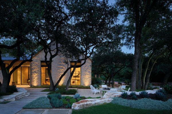 Book cover of New Texas Modern, with a modern residential home with flat roof, landscaped grounds, under purple sky. Published by Images Publishing.