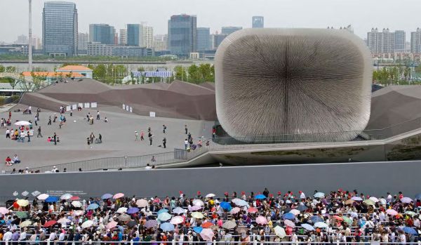 Book cover of Paul Greenhalgh's Fair World: A History of World's Fairs and Expositions from London to Shanghai 1851-2010 with a silver molecule style building. Published by Papadakis.