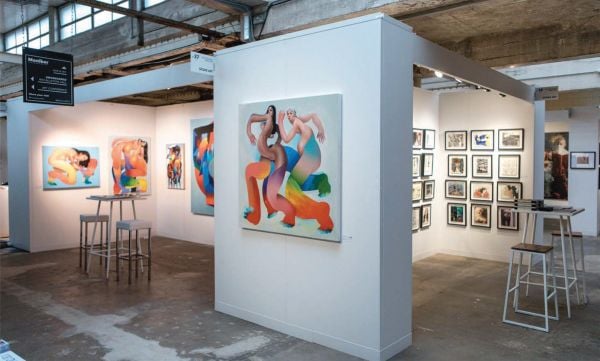 Book cover of Contemporary art rooted in urban culture, with large capital M revealing artworks. Published by Academie du Vin Library.