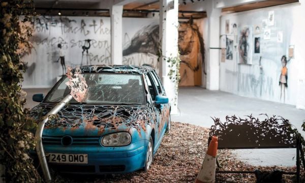 Book cover of Contemporary art rooted in urban culture, with large capital M revealing artworks. Published by Academie du Vin Library.