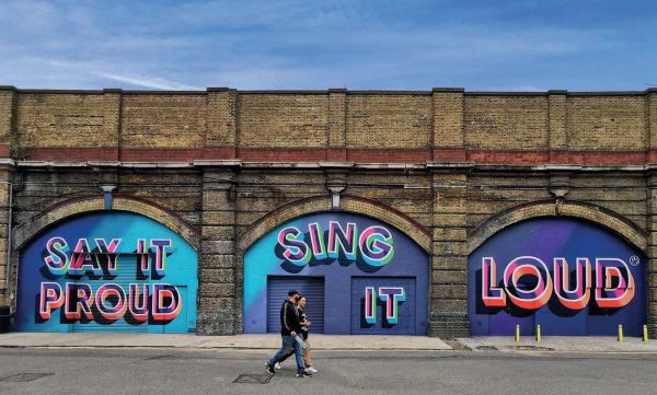 Book cover of Contemporary art rooted in urban culture, with large capital M revealing artworks. Published by Academie du Vin Library.
