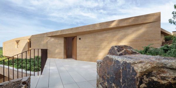 Book cover of My House is Better Than Your House. Published by ORO Editions.