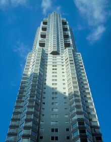 Book cover of Developing: My Life William Zeckendorf, featuring the American real estate developer on a building site, grinning, with foot on shovel. Published by ORO Editions.