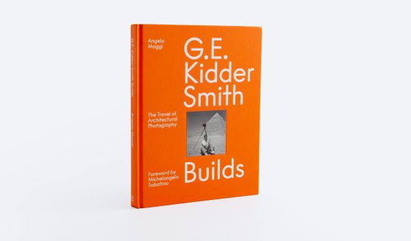 Book cover of G. E. Kidder Smith Builds: The Travel of Architectural Photography, with George Everard Kidder Smith sitting in front of Egyptian pyramid, with camera and tripod. Published by ORO Editions.