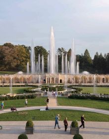 Book cover of Fountain Safari, featuring a fountain with water cascading over the edge. Published by ORO Editions.