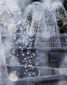 Book cover of Fountain Safari, featuring a fountain with water cascading over the edge. Published by ORO Editions.