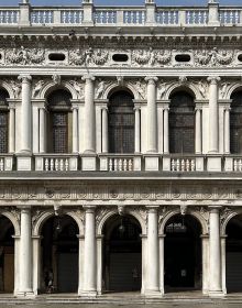 Book cover of The Venetian Facade with the Palazzo Santa Sofia palace on the Grand Canal in Venice. Published by ORO Editions.