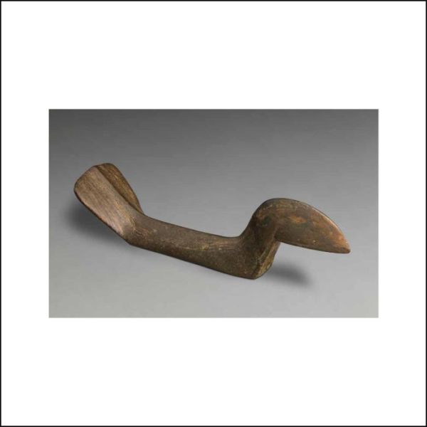 Dark stone bird like sculpture on grey background with Rêves de pierre Birdstones Dreams in stone in white green and black font above