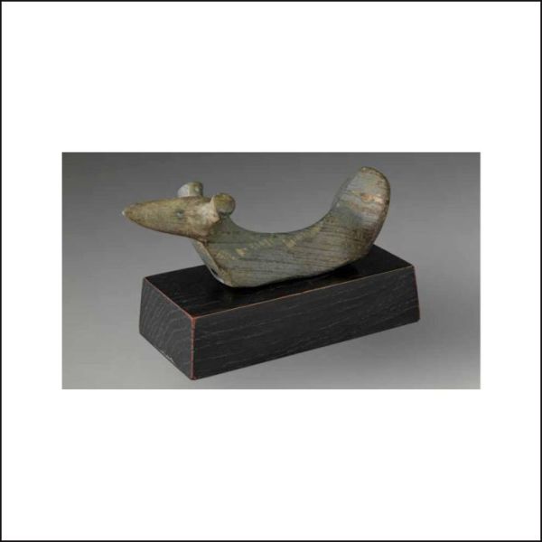 Dark stone bird like sculpture on grey background with Rêves de pierre Birdstones Dreams in stone in white green and black font above